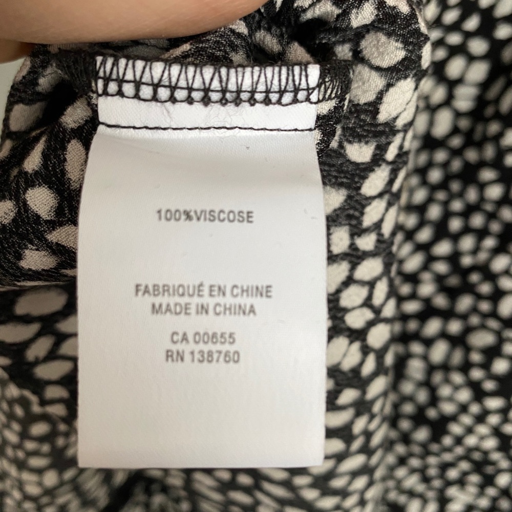Classic Button-Up Blouse - Picture 5 of 6